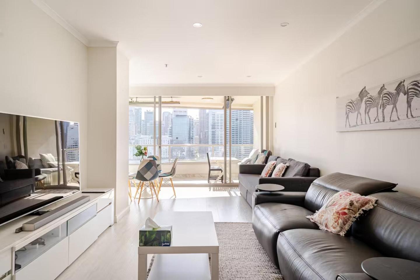 Stunning Darling Harbour View & Parking Apartment